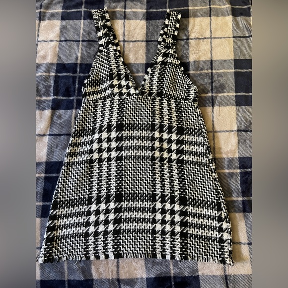 Zara Dresses & Skirts - Zara Short pinafore-style dress black and white houndstooth